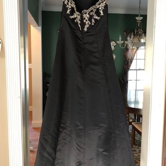 Prom dress/Formal - Picture 3 of 3